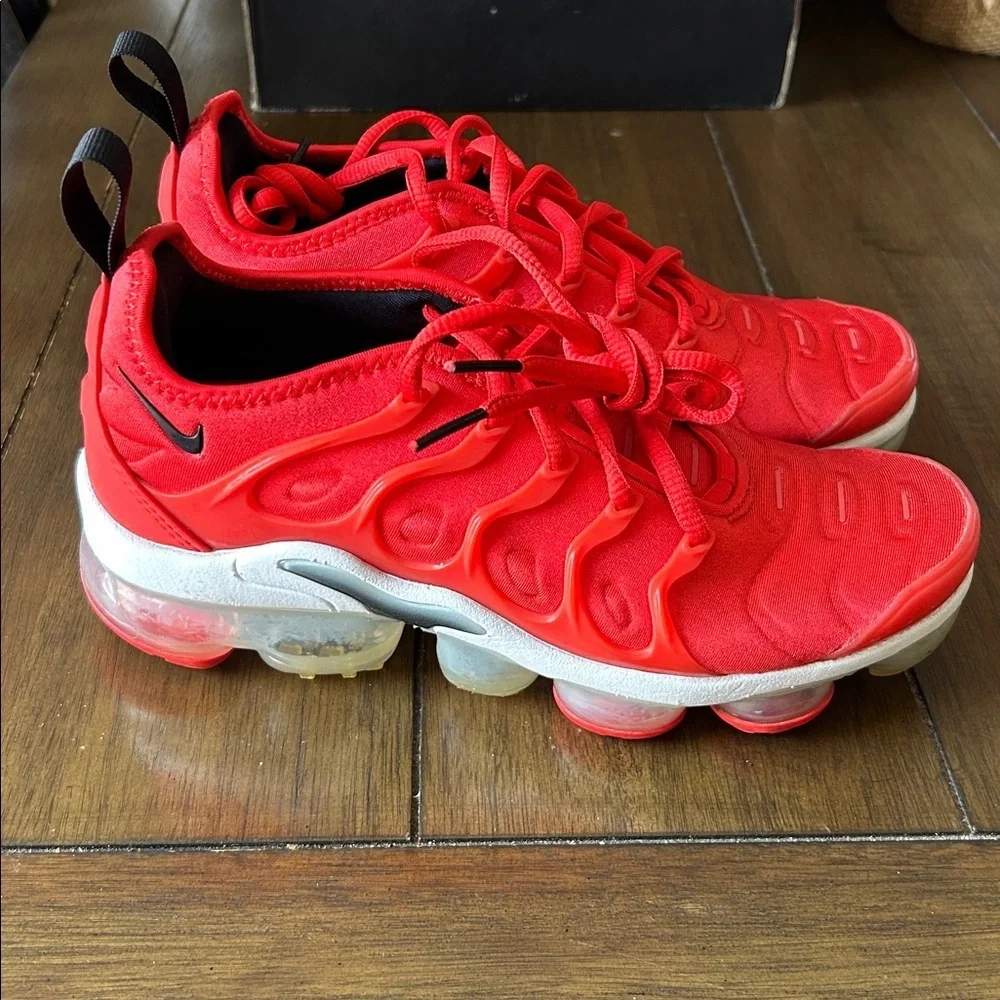 Nike Air VaporMax Plus 'Chile Red' women's size 6.5